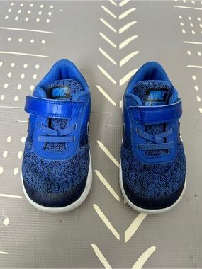 Nike Kids' Blue Lightweight Velcro Sneakers
